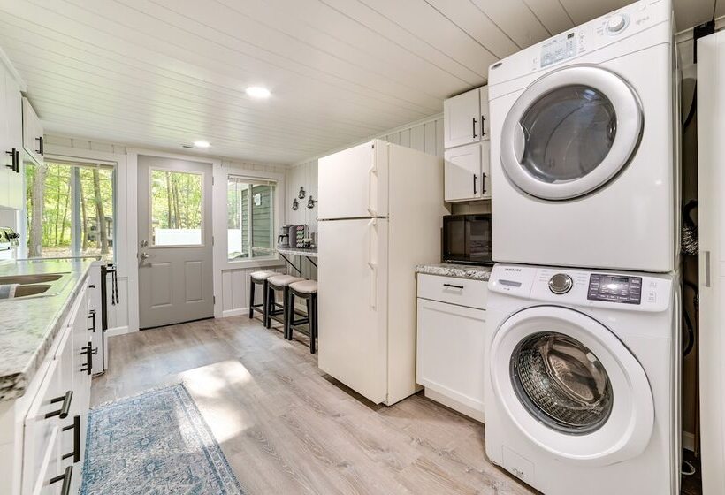 Houghton Lake Family Cottage W/ Game Room!