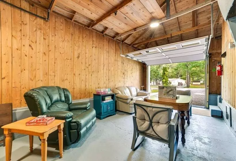 Houghton Lake Family Cottage W/ Game Room!