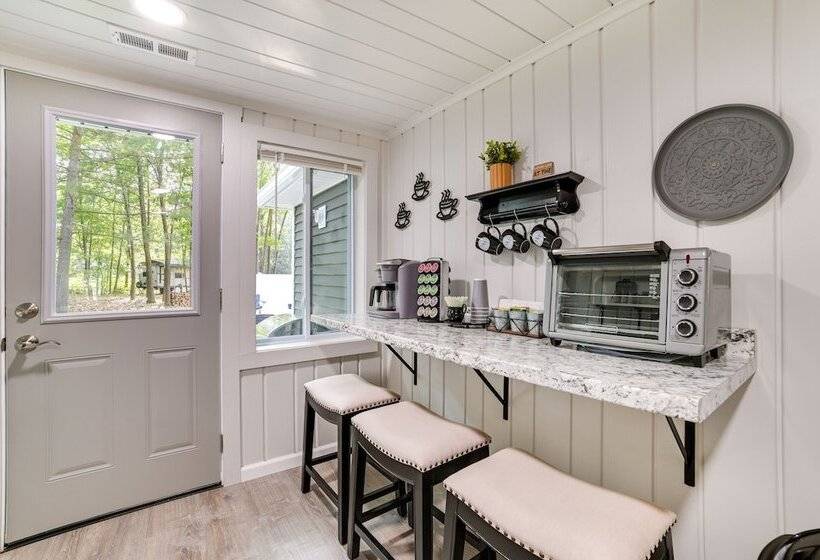 Houghton Lake Family Cottage W/ Game Room!