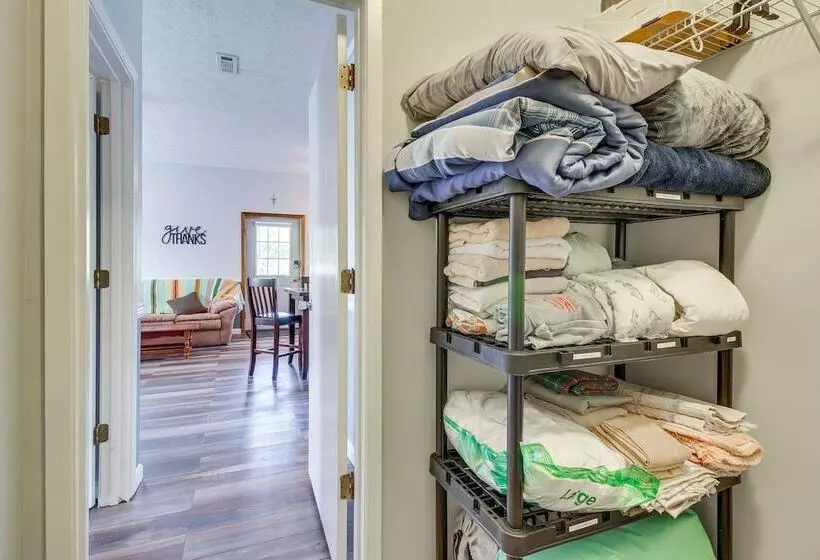 Kentucky Retreat Near Williamstown Lake!