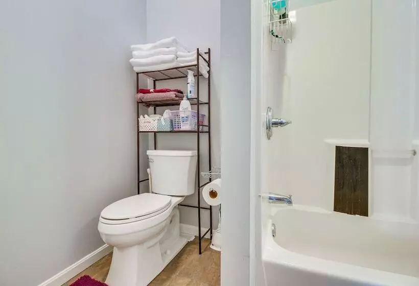 Kentucky Retreat Near Williamstown Lake!