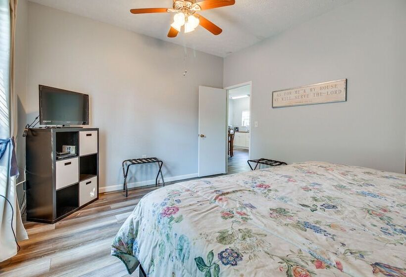 Kentucky Retreat Near Williamstown Lake!