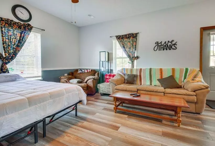 Kentucky Retreat Near Williamstown Lake!