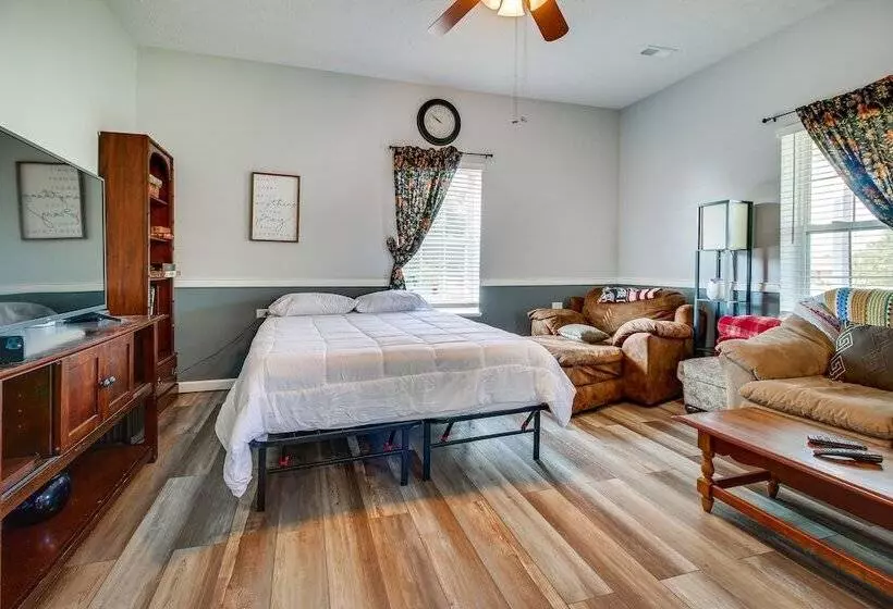 Kentucky Retreat Near Williamstown Lake!