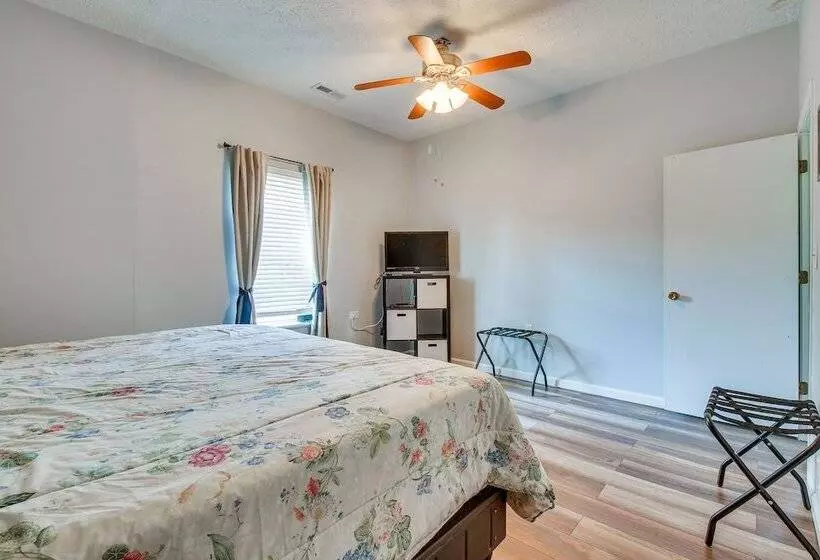 Kentucky Retreat Near Williamstown Lake!