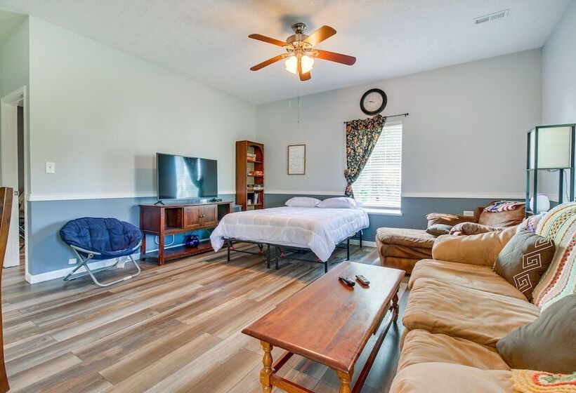 Kentucky Retreat Near Williamstown Lake!