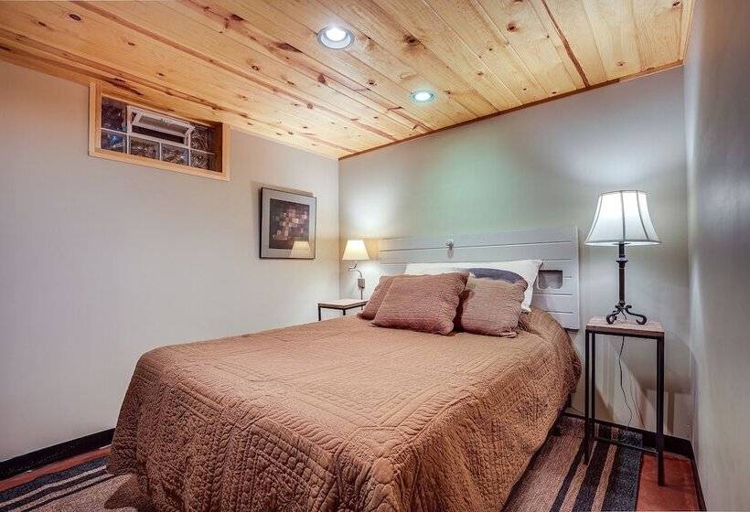 Lakefront Townsend Cabin W/ Fire Pit, Private Dock