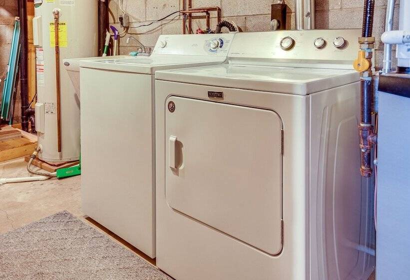 Lakefront Townsend Cabin W/ Fire Pit, Private Dock