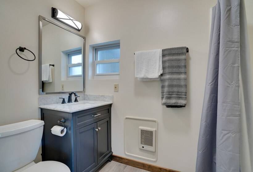 Lakefront Washington Home W/ Private Pool & Sauna