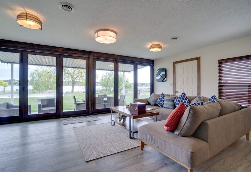 Lakefront Washington Home W/ Private Pool & Sauna