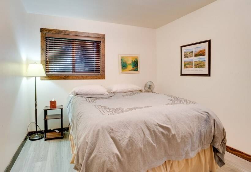 Lakefront Washington Home W/ Private Pool & Sauna