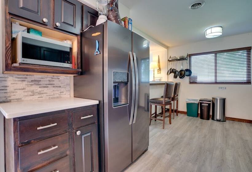 Lakefront Washington Home W/ Private Pool & Sauna