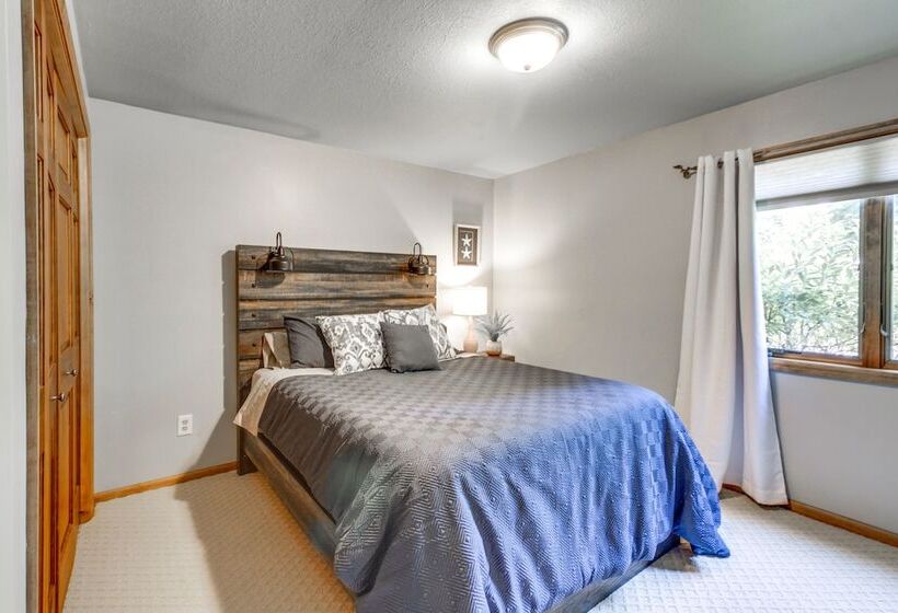 Grand Rapids Retreat W/ Private Boat Dock