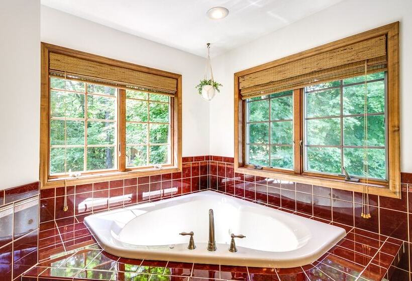 Grand Rapids Retreat W/ Private Boat Dock