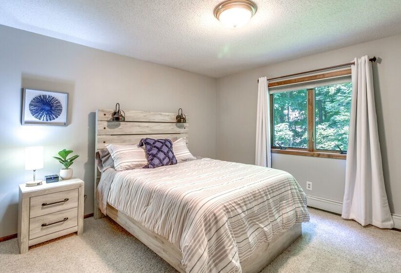 Grand Rapids Retreat W/ Private Boat Dock