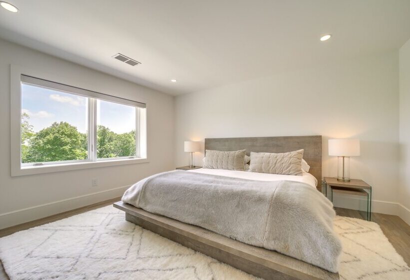 Luxurious Mountain Retreat W/ Long Range Views!