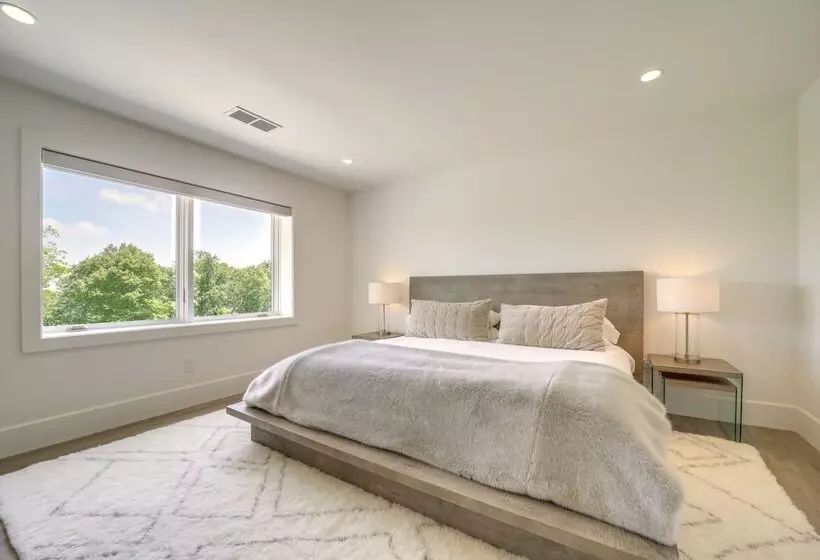 Luxurious Mountain Retreat W/ Long Range Views!