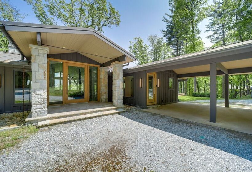 Luxurious Mountain Retreat W/ Long Range Views!