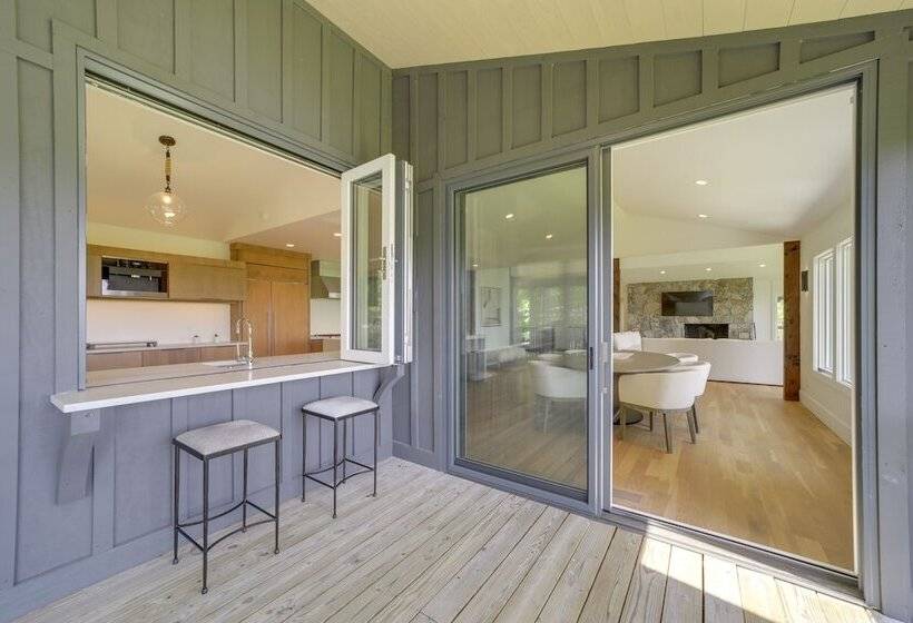 Luxurious Mountain Retreat W/ Long Range Views!