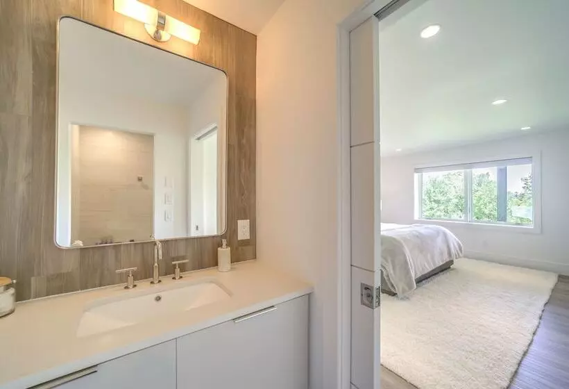 Luxurious Mountain Retreat W/ Long Range Views!