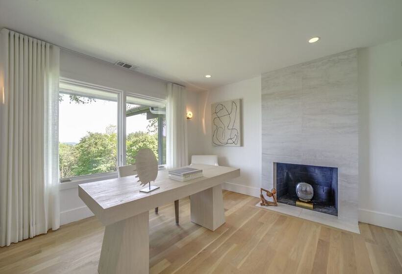 Luxurious Mountain Retreat W/ Long Range Views!