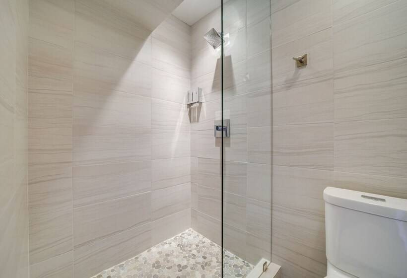 Luxurious Mountain Retreat W/ Long Range Views!