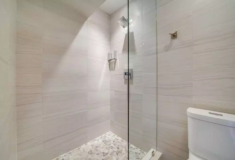 Luxurious Mountain Retreat W/ Long Range Views!