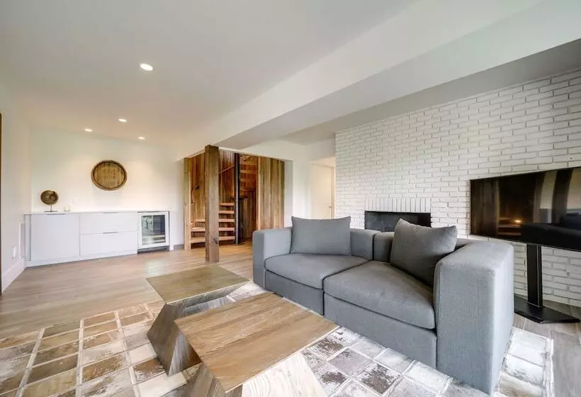 Luxurious Mountain Retreat W/ Long Range Views!