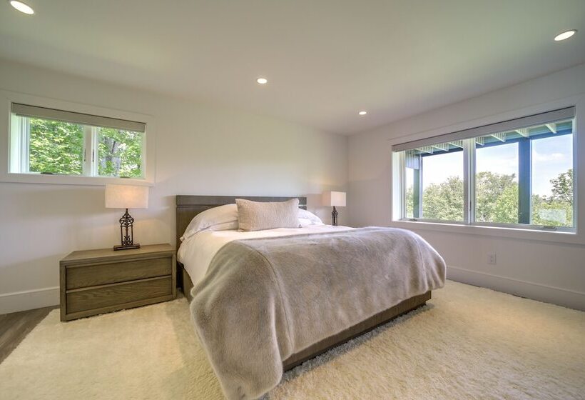 Luxurious Mountain Retreat W/ Long Range Views!