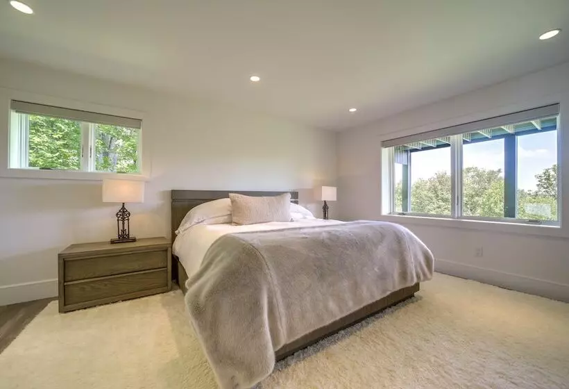 Luxurious Mountain Retreat W/ Long Range Views!