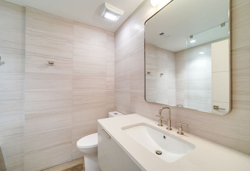 Luxurious Mountain Retreat W/ Long Range Views!