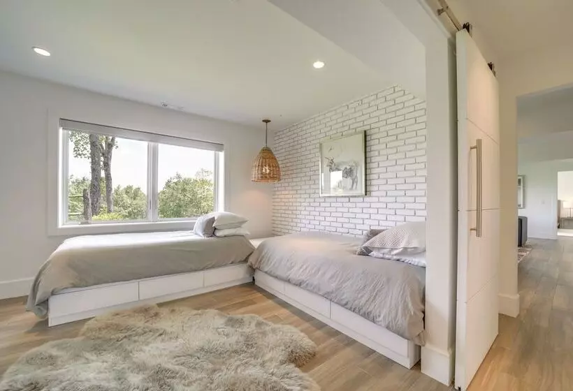 Luxurious Mountain Retreat W/ Long Range Views!