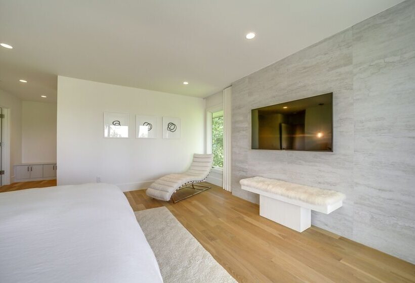 Luxurious Mountain Retreat W/ Long Range Views!