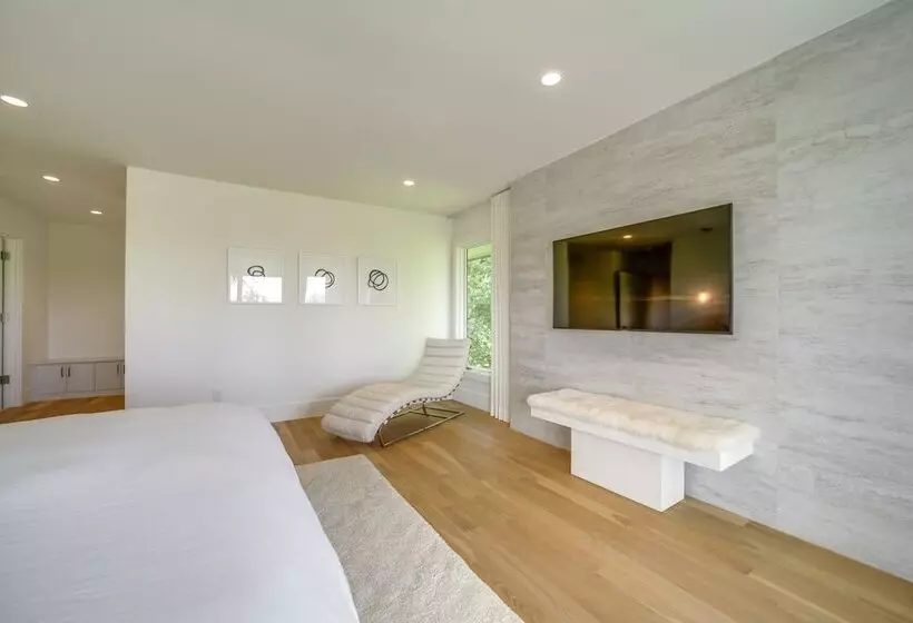 Luxurious Mountain Retreat W/ Long Range Views!