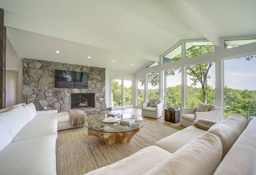 Luxurious Mountain Retreat W/ Long Range Views!