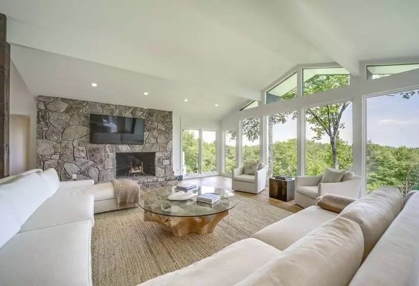 Luxurious Mountain Retreat W/ Long Range Views!