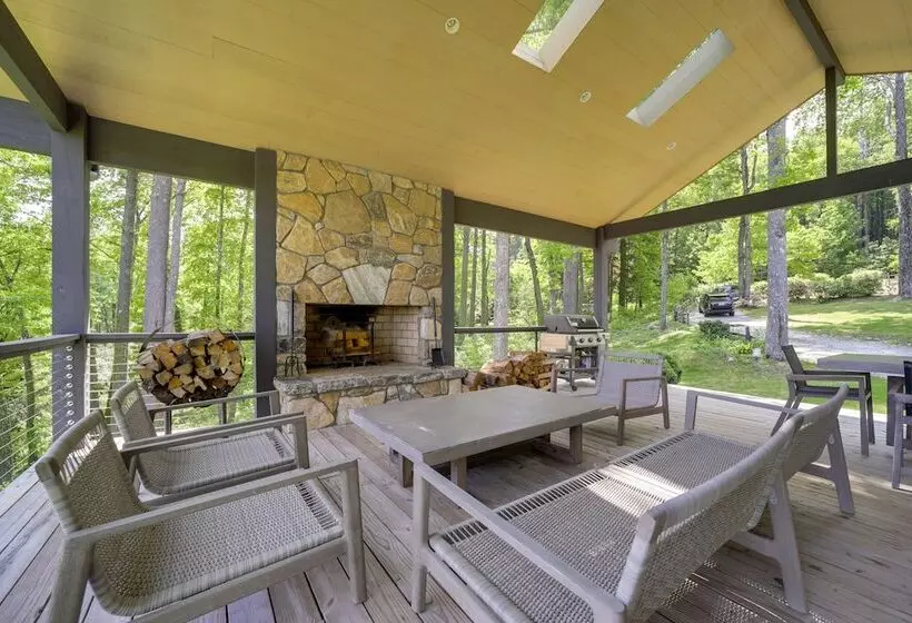 Luxurious Mountain Retreat W/ Long Range Views!