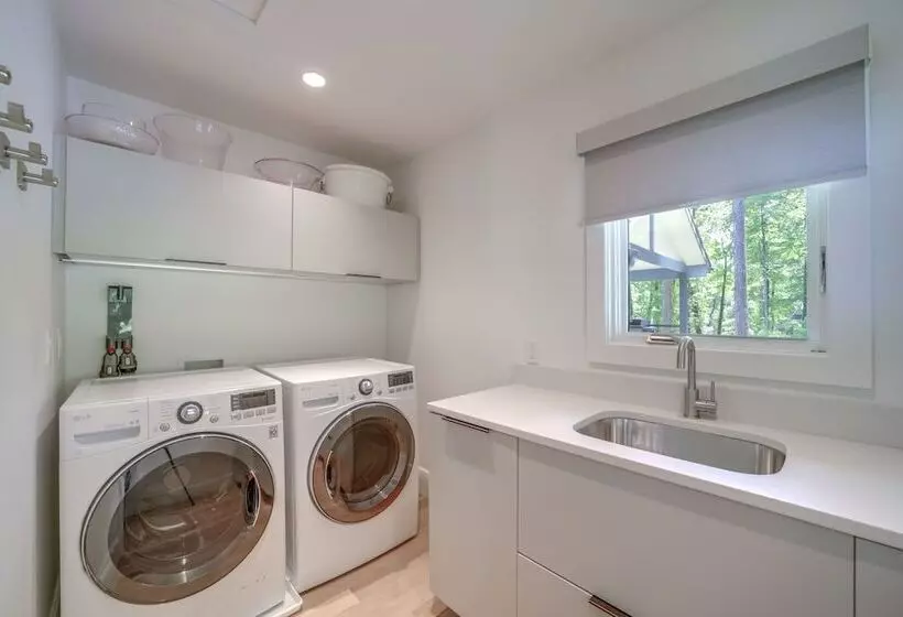 Luxurious Mountain Retreat W/ Long Range Views!