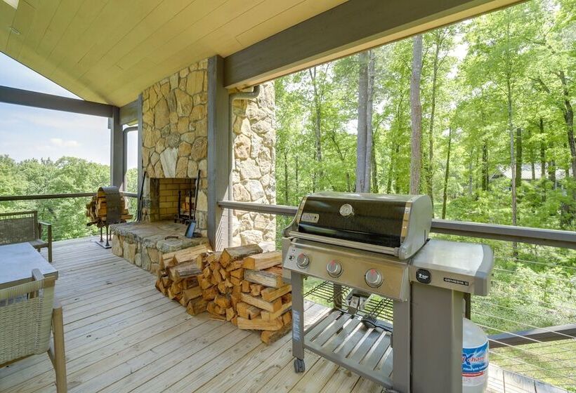 Luxurious Mountain Retreat W/ Long Range Views!