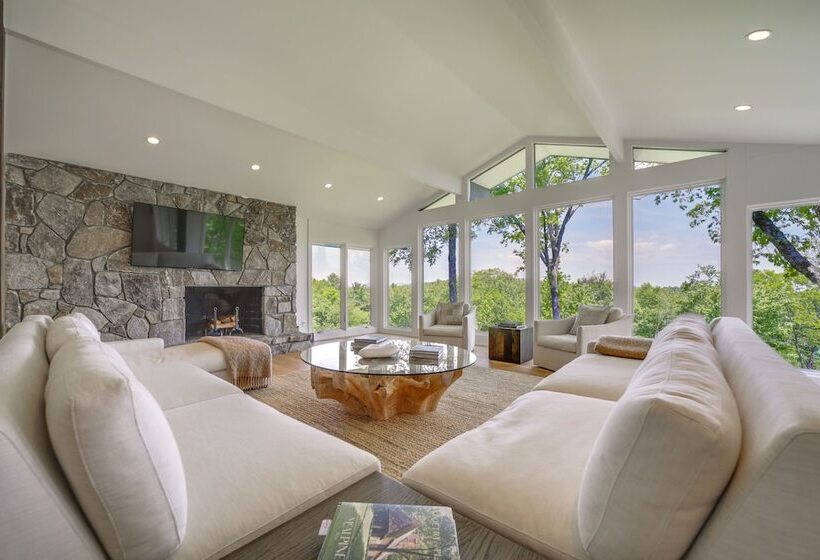 Luxurious Mountain Retreat W/ Long Range Views!