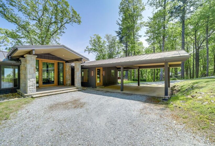 Luxurious Mountain Retreat W/ Long Range Views!