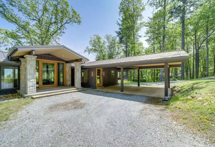 Luxurious Mountain Retreat W/ Long Range Views!