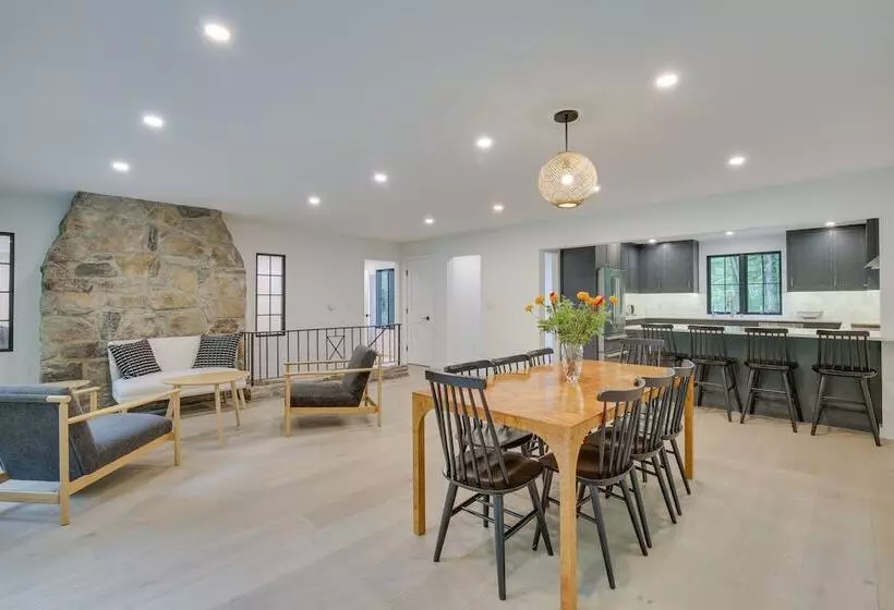 Modern Sharon Farmhouse: Spacious, Patio, Views