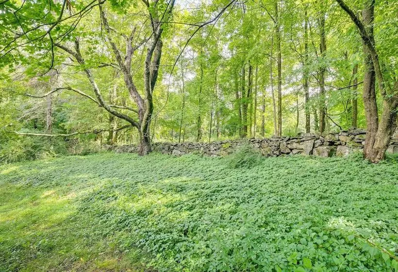 Modern Sharon Farmhouse: Spacious, Patio, Views