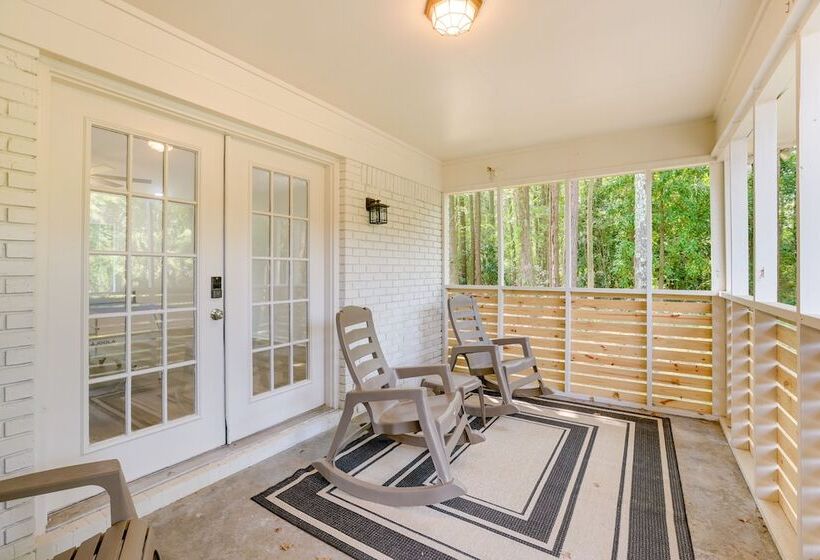 Northport Game Day Getaway: 5 Mi To University!