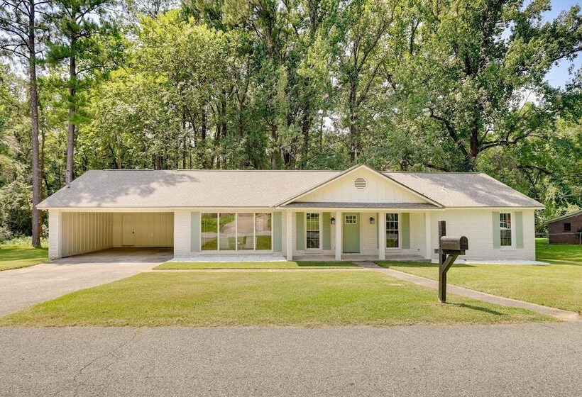 Northport Game Day Getaway: 5 Mi To University!