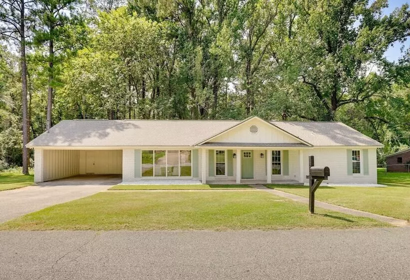 Northport Game Day Getaway: 5 Mi To University!