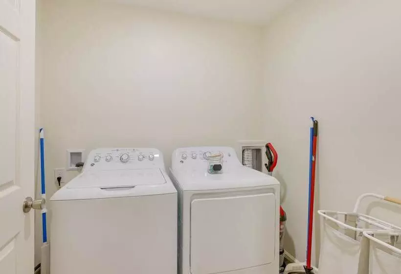 Northport Game Day Getaway: 5 Mi To University!