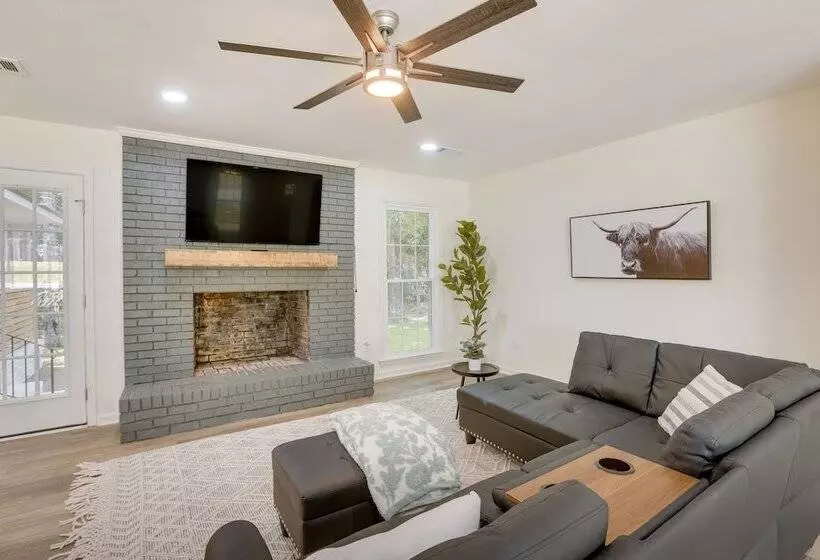 Northport Game Day Getaway: 5 Mi To University!