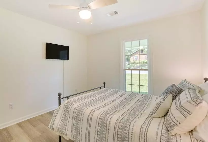 Northport Game Day Getaway: 5 Mi To University!